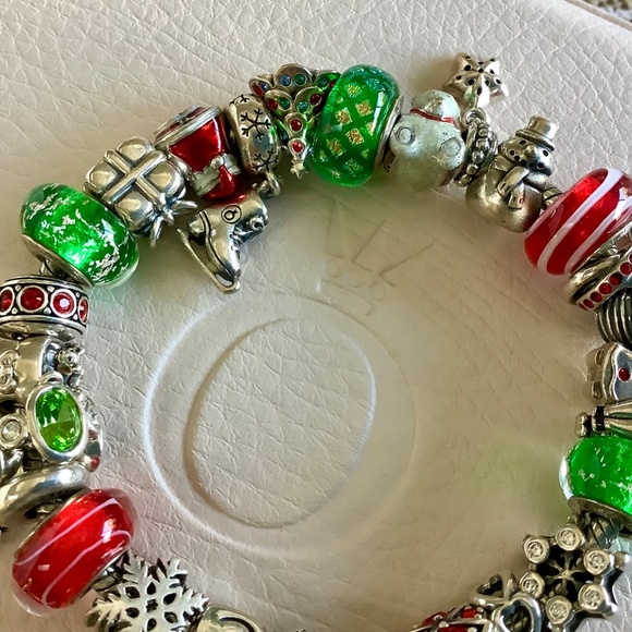 Pandora bracelet with Christmas/ Winter holiday charms - Picture 6 of 7